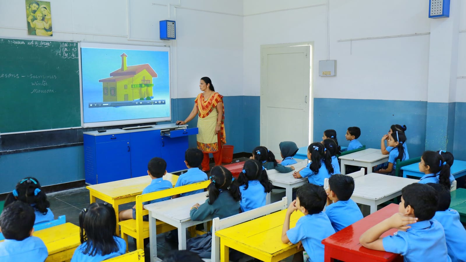 Smart classroom with digital teaching